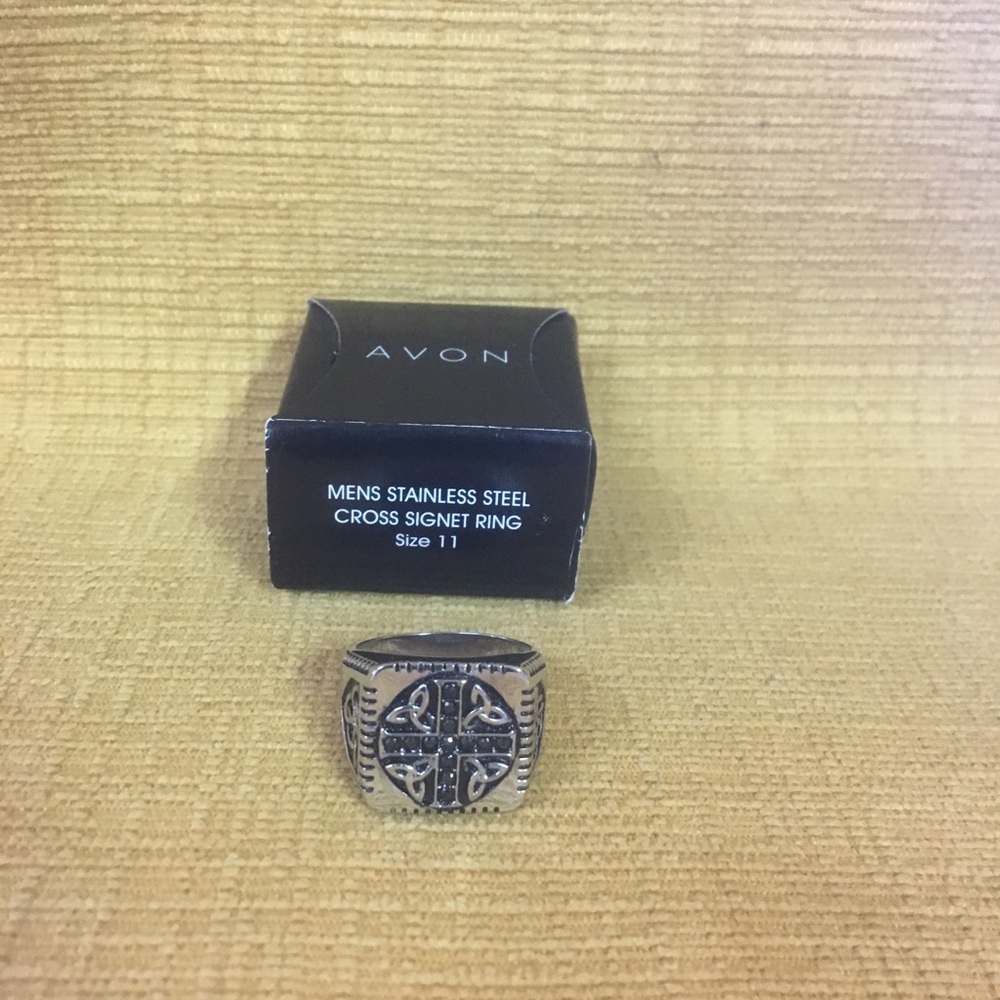 MENS STAINLESS STEEL CROSS SIGNET RING - Picture 3 of 5